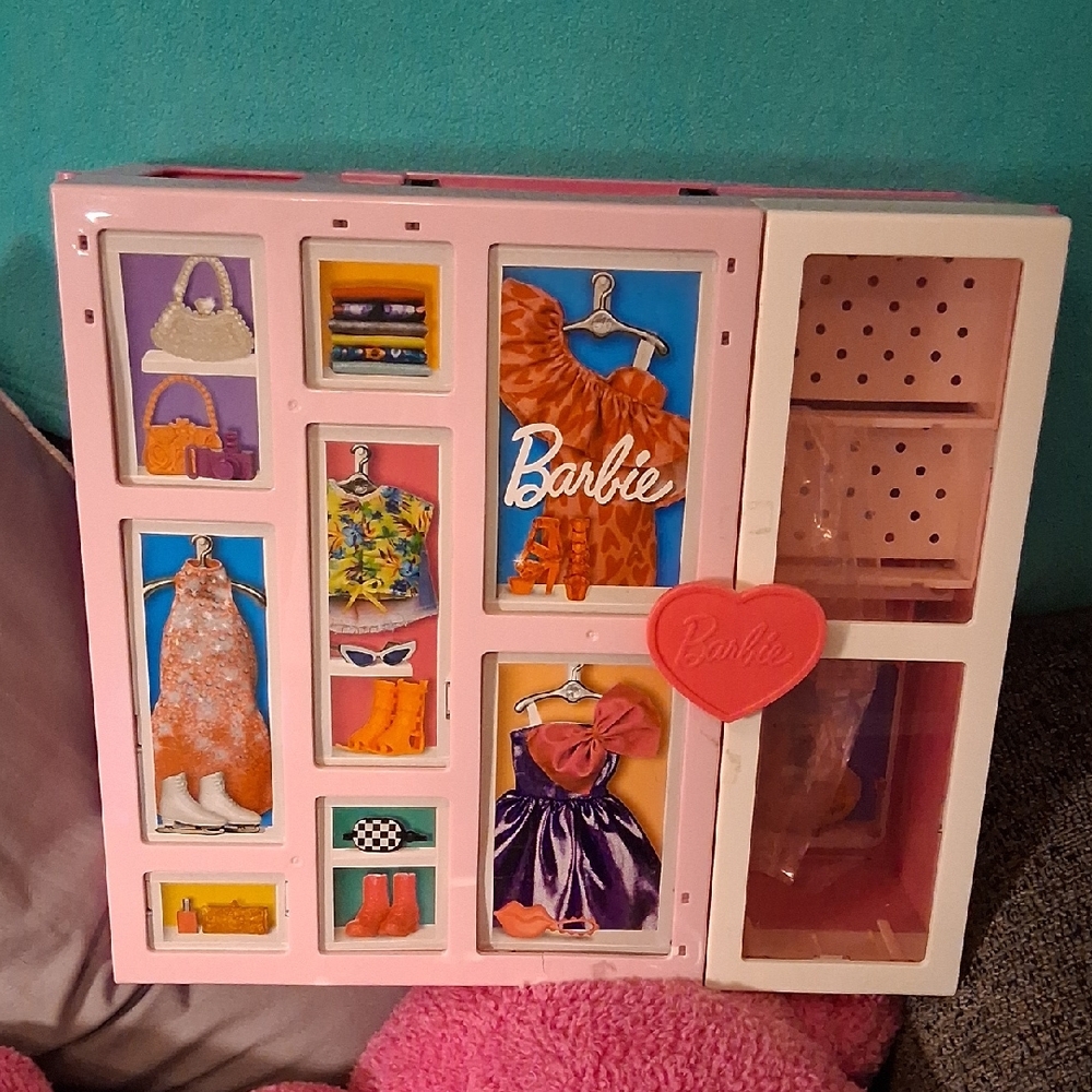 Barbie Pink and White Fashion Wardrobe Travel Trunk Play House